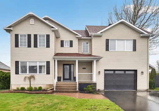 Two or more stories for sale - 105 Rue Quesnel, Victoriaville, G6S1K8