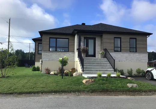 House for sale - 1056 Rue des Samares, Saint-Hyacinthe, J0E 1Z0