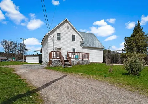 Two or more stories for sale - 3 Rue Concession, Campbell's Bay, J0X1K0