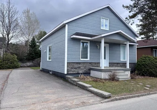 House for sale - 379 Rue St-Pierre, Saint-Raymond, G3L 1R3