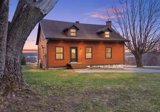 Bungalow à vendre - 60 Ch. des Chalands, Île d'Orleans St-Laurent, G0A3Z0