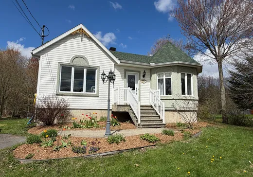 Maison à étages à vendre - 14 Rue des Noyers, Longueuil, J3J2L8