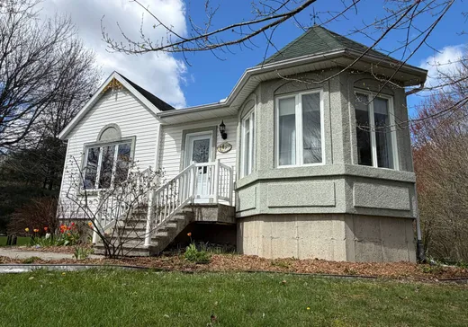 Maison à vendre - 14 Rue des Noyers, Longueuil, J3J 2L8