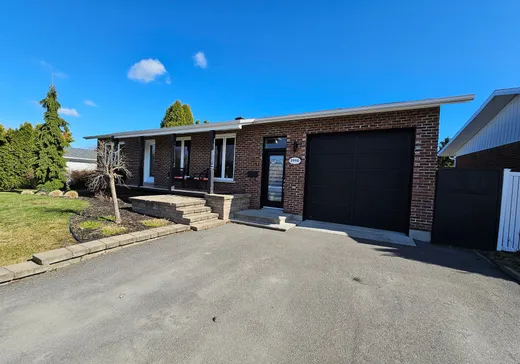Two or more stories for sale - 3990 Rue des Pinsons, Jonquière, G7X8E7
