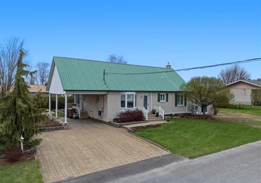 House for sale - 751 Rue St-Antoine, St-Cyrille-De-Wendover, J0C 1A0