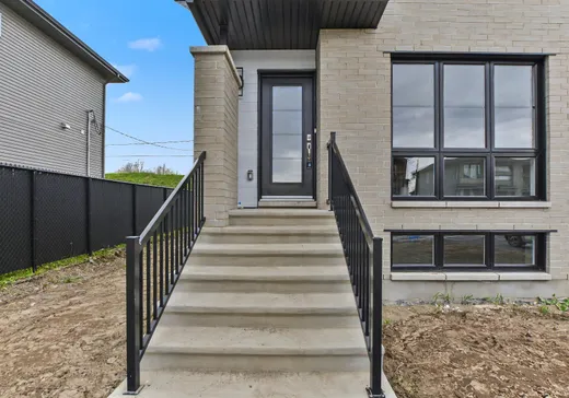 Maison à vendre - 420 Rue du Muscat, Sainte-Marthe-sur-le-Lac, J0N 1P0