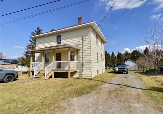 Two or more stories for sale - 59 Rue Talbot, L'Isle-Verte, G0L1K0