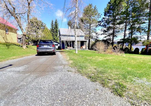 Maison à vendre - 475 Rue St-Jean, Pohénégamook, G0L 1J0