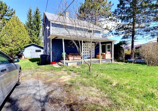 Maison à vendre - 475 Rue St-Jean, Pohénégamook, G0L 1J0