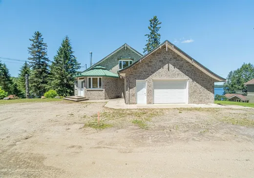 Two or more stories for sale - 92-94 Ch. du Lac-Chaud, Labelle, J0T1R0
