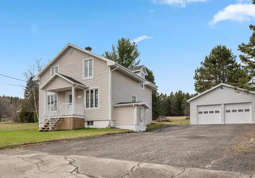 Maison à vendre - 3751 Av. Royale, St-Ferreol-les-Neiges, G0A 3R0