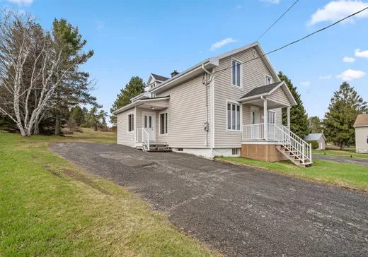 Maison à vendre - 3751 Av. Royale, St-Ferreol-les-Neiges, G0A 3R0