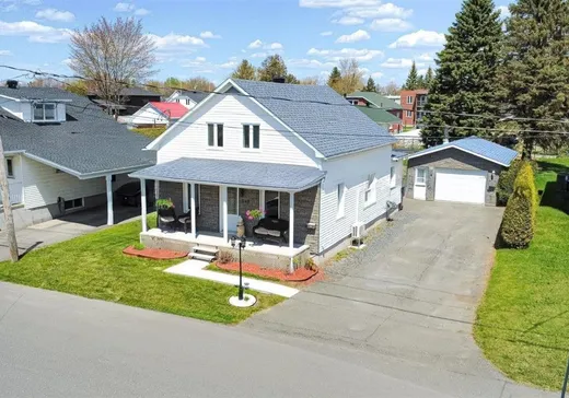 Maison à étages à vendre - 540 Rue Collins, Drummondville, J2C1G9