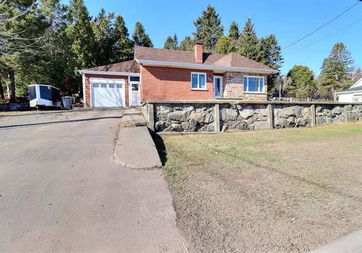 Paliers multiples à vendre - 734 Ch. de Rivière-Verte, Saint-Antonin, G0L2J0
