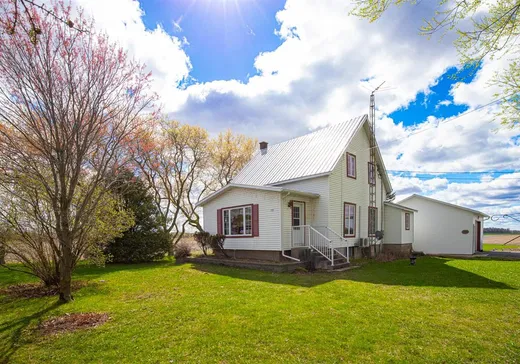 Un étage et demi à vendre - 1292 Ch. de la Grande-Ligne E., Notre-Dame-de-Stanbridge, J0J1M0