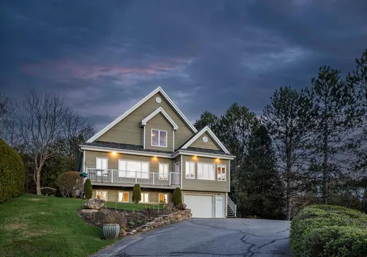 Maison à étages à vendre - 1484 Rue de la Paix, Magog, J1X0M7