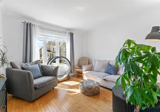 Maison à étages à vendre - 8020 Rue des Châtaigniers, Laval (Duvernay), H7A0B6