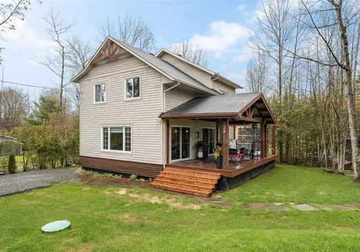 Two or more stories for sale - 24 106e Rue, Magog, J1X0M6