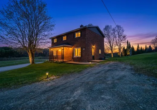 Two or more stories for sale - 985 Ch. de Valence, Sherbrooke, J1H0E2