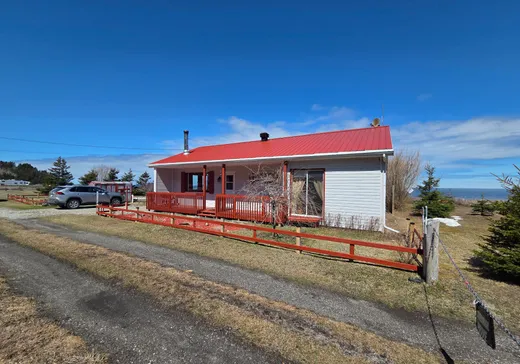 House for sale - 176 Rue Notre-Dame O., Cap-Chat, G0J 1G0
