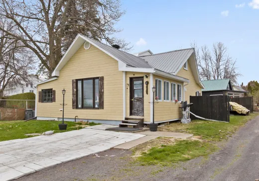 Two or more stories for sale - 1660 Grande-Côte, Berthierville, J0K1A0