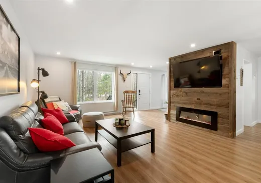 Maison à vendre - 148 Ch. du Roi, St-Hippolyte, J8A 0B7