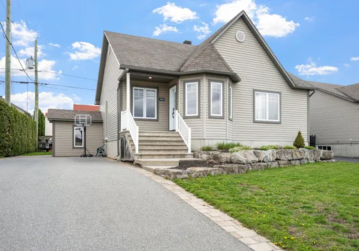 Maison à étages à vendre - 368 Rue des Pères, Granby, J2J0C9