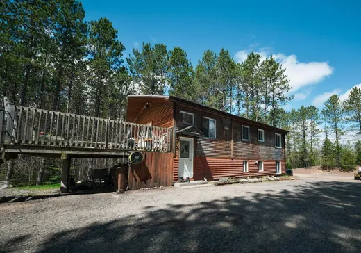 Maison à vendre - 279 Ch. de Kiamika, Mont-Laurier, J0W 1J0