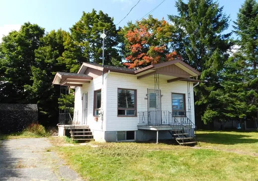 Maison à vendre - 3105 Rue Laval, Lac-Mégantic, G6B 1A5