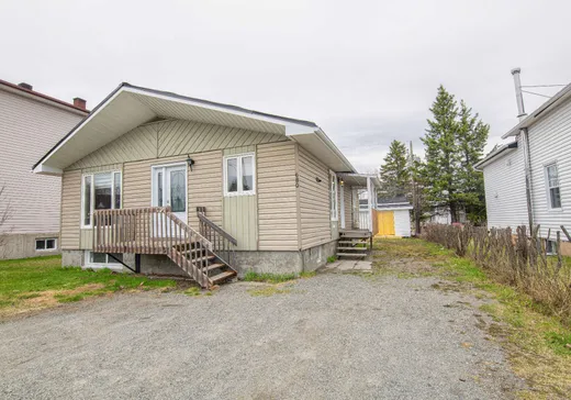Maison à étages à vendre - 680 Rue La Salle, Amos, J0Y1Z0