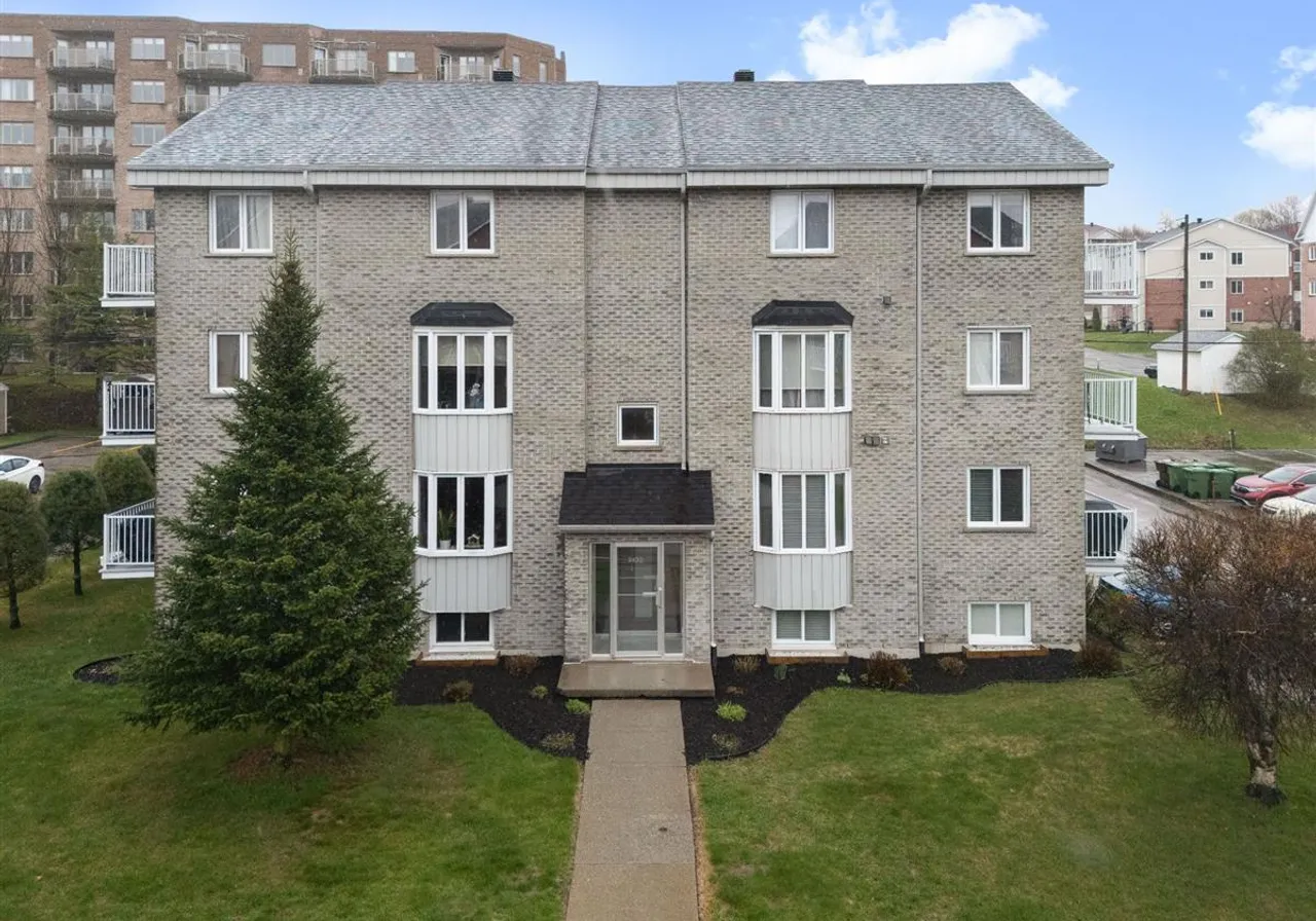 3430 Rue des Chênes, App. 102 — photo 1