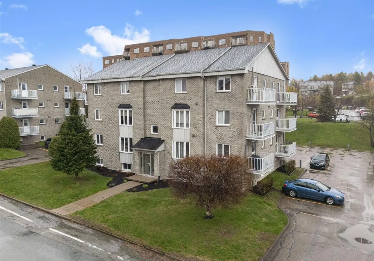 3430 Rue des Chênes, App. 102 — photo 2