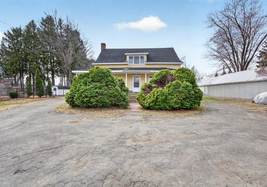 Un étage et demi à vendre - 350 Rue Notre-Dame, St-Francois-Du-Lac, J0G1M0