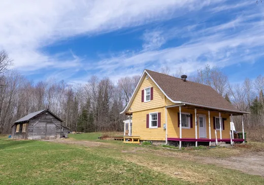 Two or more stories for sale - 694 Mtée des Pommiers, Mont-Laurier, J0W1H0