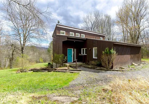 Bungalow for sale - 171 Ch. Holmes, Sutton, J0E2K0