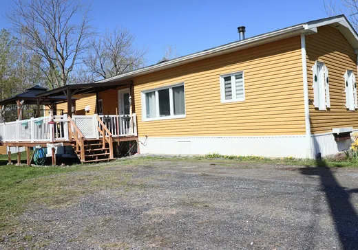 Maison à étages à vendre - 260 Rue des Épinettes, Farnham, J9N2P9