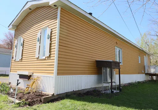 Maison à vendre - 260 Rue des Épinettes, Farnham, J9N 2P9