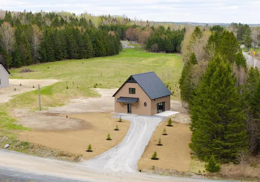 Maison à étages à vendre - 700 Rue des Pionniers, Weedon, J0B3J0