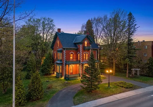 Two or more stories for sale - 131 Rue St-Georges, Drummondville, J2C4G9