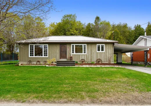 Bungalow for sale - 653 Rue Principale, Bryson, J0X1H0