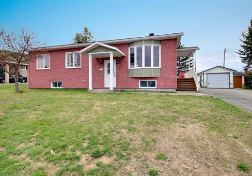 Bungalow à vendre - 542 Rue de la Fabrique, Pohénégamook, G0L1J0