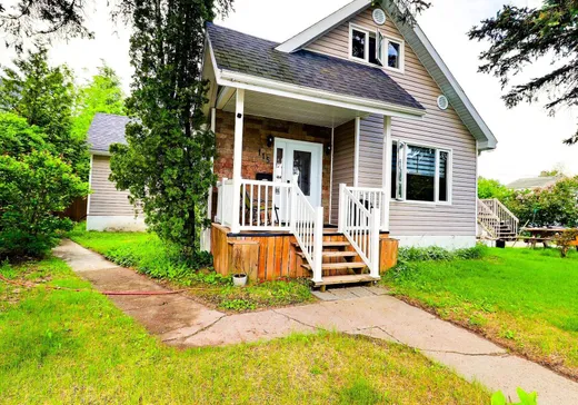 Two or more stories for sale - 115 Rue Montcalm, Amos, J9P3S7