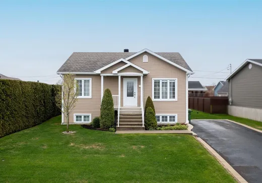Bungalow for sale - 2410 Rue du Faubourg, Drummondville, J2B0C4