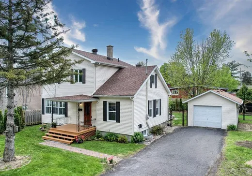Maison à étages à vendre - 242 Rue Bernard, Beloeil, J3G2S2