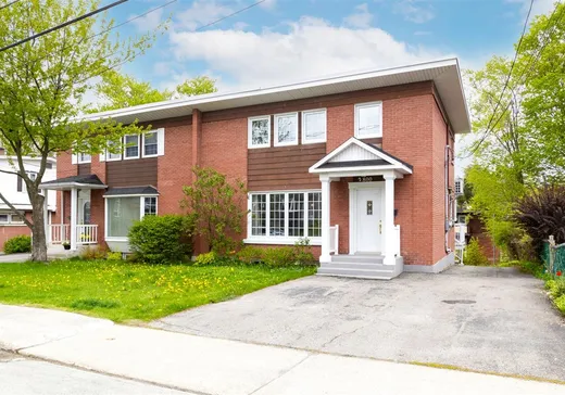 Maison à étages à vendre - 800 Boul. Jacques-Cartier N., Sherbrooke, J1J3A5