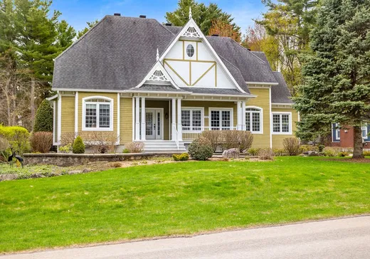 Maison à étages à vendre - 112 Rue des Cascades, Saint-Jérôme, J7Y4Z4