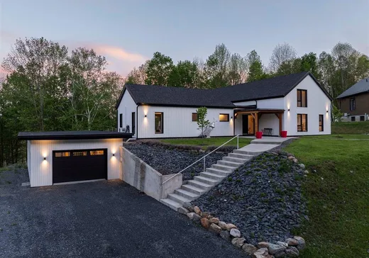 Un étage et demi à vendre - 145 Rue des Méandres, Magog, J0B2C0