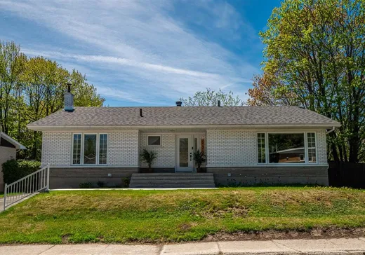 Bungalow à vendre - 630 Boul. Bourassa, Saint-Jérôme, J7Y1Y6