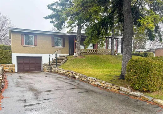 Bungalow à vendre - 560 Rue Hocquart, Laval (Duvernay), H7E3N7