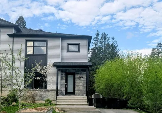 Maison à étages à vendre - 249 Av. de l'Ail-des-Bois, Orford, J1X0S9